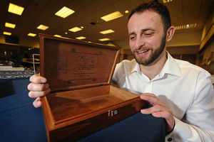 Supporting image for story: Che what? Cigar box sells for £12,000, as Hitler's cufflinks bring in £1,600 at Shropshire auction