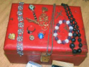 Supporting image for story: Search to reunite jewellery box with owner