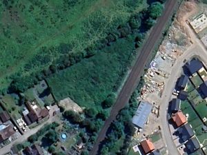 The patch of land next to the railway line. Photo: Google