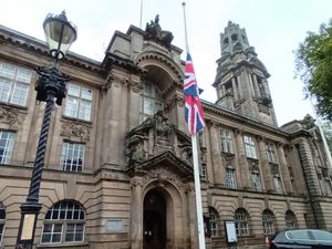 Supporting image for story: 'Absolutely disgraceful' situation as 200 asylum seekers arrive at Black Country hotel without warning