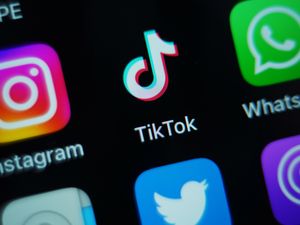 Supporting image for story: Trump signs order ‘allowing TikTok to keep operating in US’