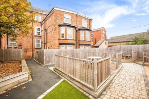 A flat for under £100,000 has come on the market in Oswestry town centre. Pictures: Zoopla