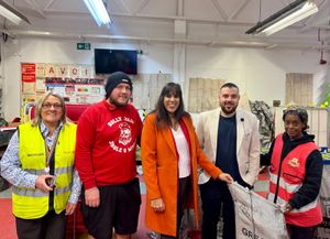 Sureena Brackenridge MP joins Royal Mail staff at Sun Street