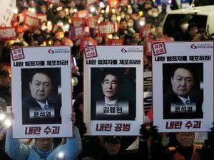 Supporting image for story: South Korean prosecutors seek to arrest ex-defence minister over martial law