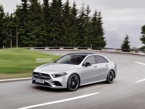 Supporting image for story: Lockdown sees Brits eyeing up more expensive cars