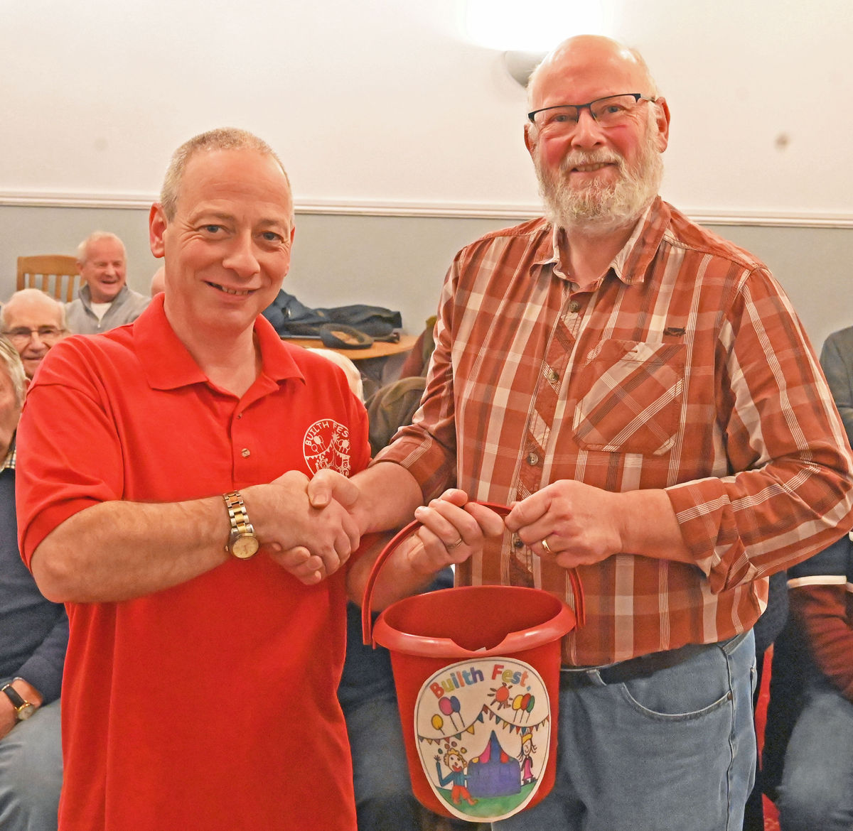 Builth Wells Male Voice Chair gives &pound;300 to Builth Festival after carol singing