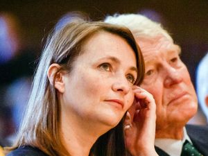 Supporting image for story: Welsh minister rules out prioritising teachers for jab