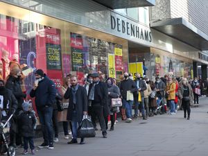 Supporting image for story: Shoppers fill high streets in England on first Saturday since lockdown lifted