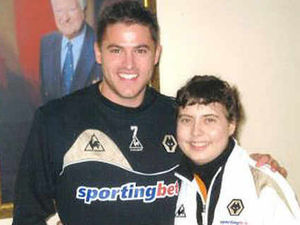 Supporting image for story: Teen star loses cancer battle