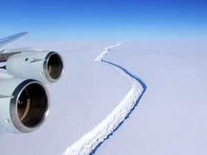 Supporting image for story: One of the largest recorded icebergs has just broken away from Antarctica ice shelf