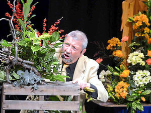 Supporting image for story: Flower arranger works his magic at Festival Drayton