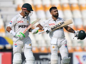 Supporting image for story: England feel the heat in opening Test as Pakistan pile on runs in baking Multan