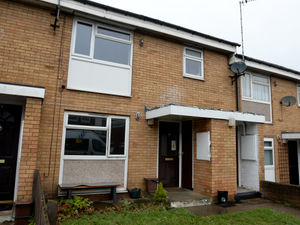 Supporting image for story: 'We tried to get in there but the smoke threw us back': Neighbours tell of efforts to rescue man killed in Black Country house fire