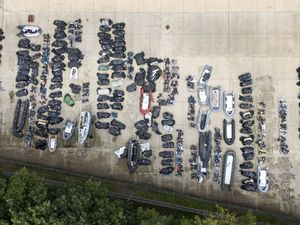 Supporting image for story: Ministers prepare to deport migrants as Reform unveils small boats plan