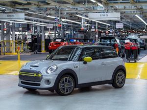 Supporting image for story: Almost half of interested Mini Electric buyers are UK-based