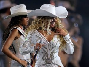 Supporting image for story: Tina Knowles defends daughter Beyonce’s NFL half-time performance