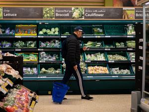 Supporting image for story: Shoppers shun hospitality in favour of supermarkets in December