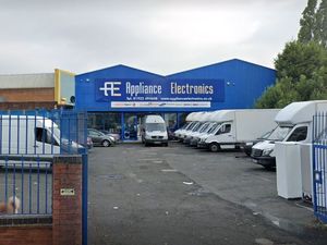 Supporting image for story: Shopkeeper threatened with gun and knife in Walsall robbery, court told