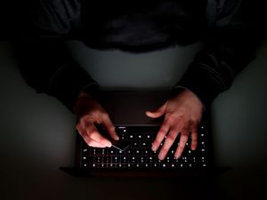 Supporting image for story: Younger adults ‘more likely to think long-term when dating than when investing’