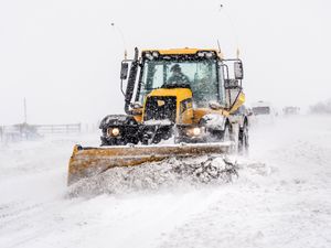 Supporting image for story: Hundreds of Scottish schools shut by heavy snow warnings
