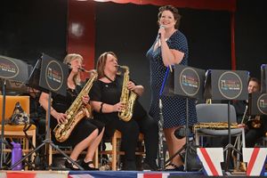 Henderson Big Band, Lynn Curtis, Karen Bate, Helen Norgrove.