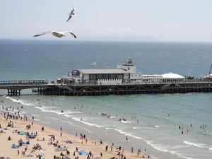 Supporting image for story: Highs of 28C with ‘fresher’ and ‘breezy’ conditions forecast on Sunday