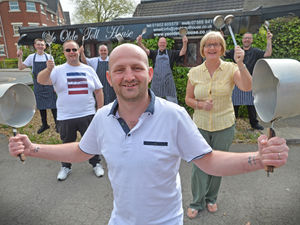 Supporting image for story: Willenhall pub raises more than £1,000 to help feed NHS staff