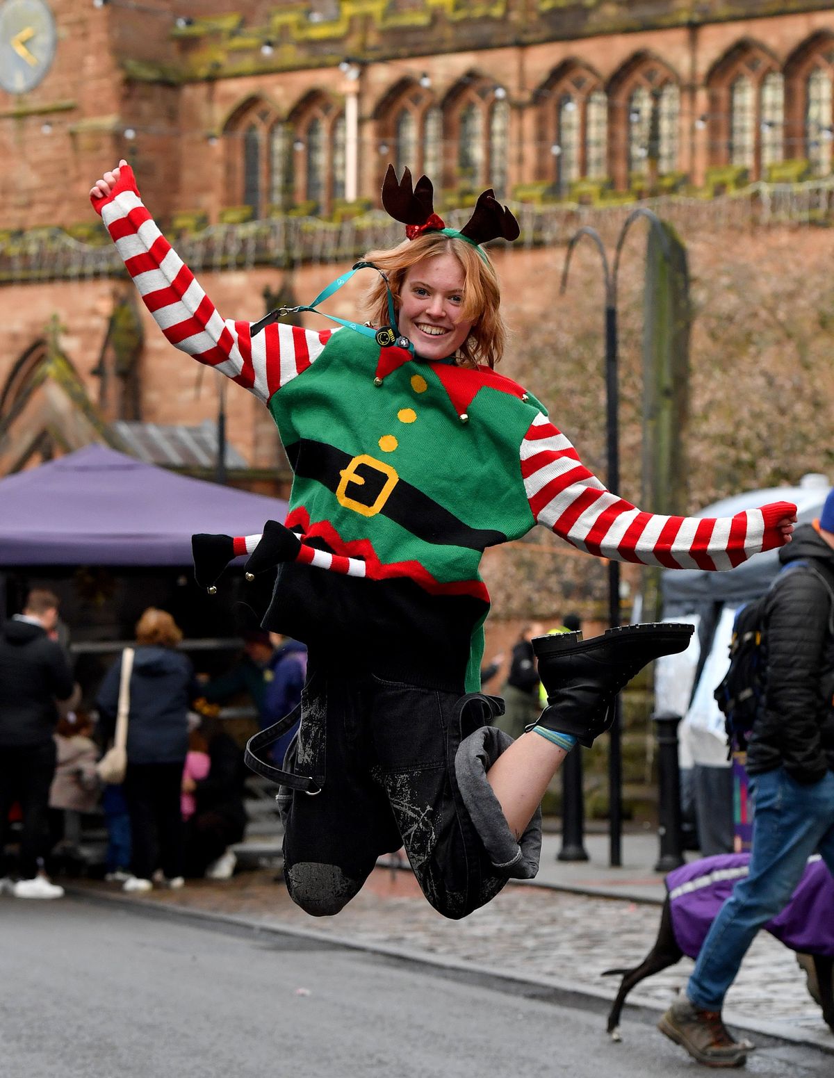 15 brilliant pictures of the bigger and brighter than ever Newport Christmas lights switch on