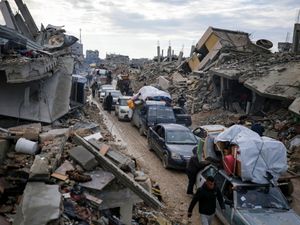 Displaced Palestinians make their way from central Gaza to their homes in the northern Gaza Strip