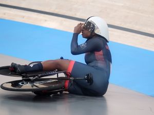 Supporting image for story: Kadeena Cox crashes out of C4-5 time trial medal race