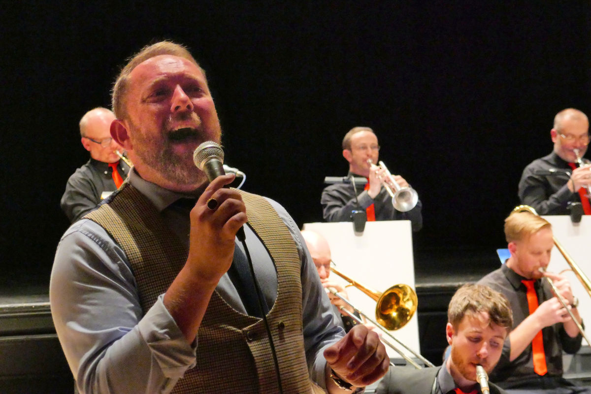 Moonlight Sinatra brings swing and sparkle to Stourbridge