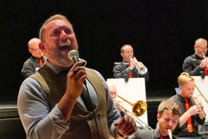 Supporting image for story: Moonlight Sinatra brings swing and sparkle to Stourbridge