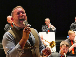 Supporting image for story: Moonlight Sinatra brings swing and sparkle to Stourbridge