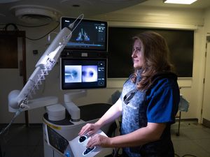 Supporting image for story: ‘Trailblazing’ NHS pilot combines AI and robotics to spot lung cancer faster