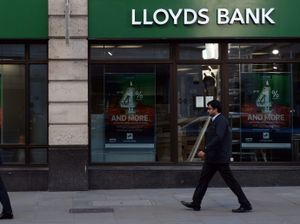 Supporting image for story: Lloyds sees profits hit £2bn in three months following economic rebound