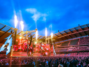 Supporting image for story: Metallica rock crowd at Manchester's Etihad Stadium - review with pictures
