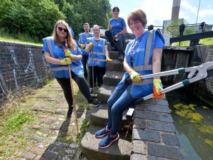 Supporting image for story: Volunteers help clear up the canal in Wolverhampton