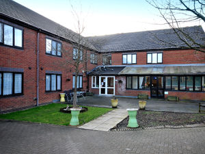 Supporting image for story: Nethercrest Nursing Home: Dudley care home to close due to staff shortages