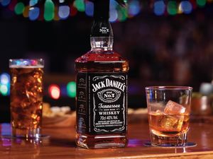 Supporting image for story: Jack Daniel’s whisky deal drops to £24.97 for a litre in gift tin