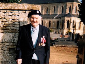 Supporting image for story: Tribute is paid to veteran of D-Day