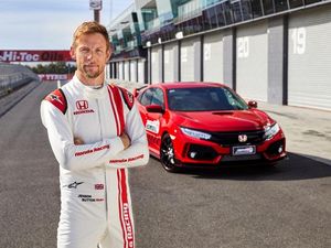 Supporting image for story: F1 legend Jenson Button drives Honda Civic Type R to a new record