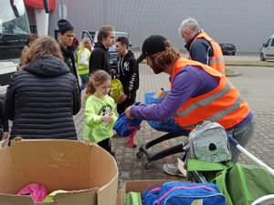 Supporting image for story: ‘Kindness backpacks’ bring ‘moments of happiness’ to young Ukrainian refugees