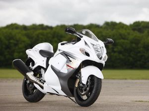 Supporting image for story: Suzuki ends production of iconic Hayabusa motorbike after nearly two decades