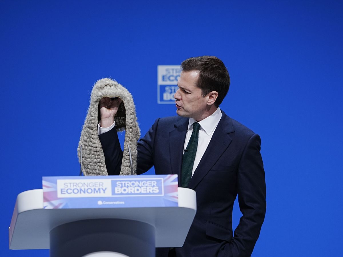 Lammy calls on Jenrick to say sorry for attacks on judges