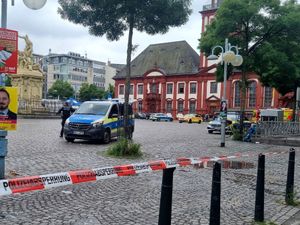 Supporting image for story: German police officer among six injured in knife attack