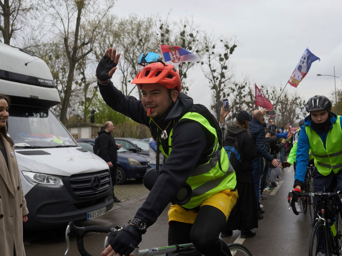 Serbian student protesters head to Strasbourg on bicycles to seek EU support