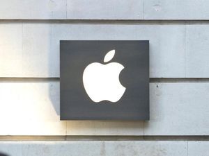 Supporting image for story: Samsung announces surprise partnership with Apple at CES