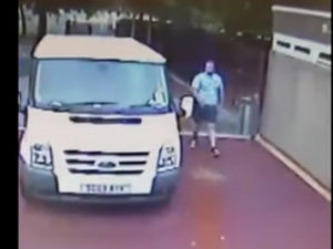 Supporting image for story: WATCH: CCTV shows blase bag thief