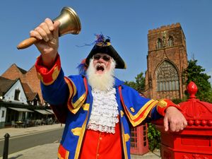 Supporting image for story: Shrewsbury's 7ft 2in Martin heading to town crier competition to show why he's town's biggest fan
