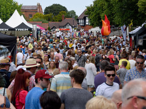 Supporting image for story: 25,000 descend on Shrewsbury Food Festival - with pictures